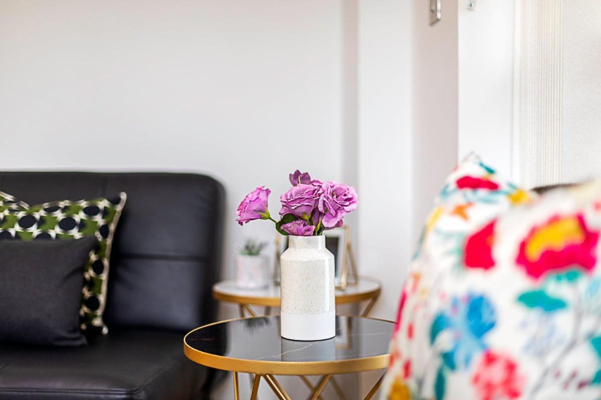 Trendy Queen'S Park Apartment With Views Across London Bagian luar foto