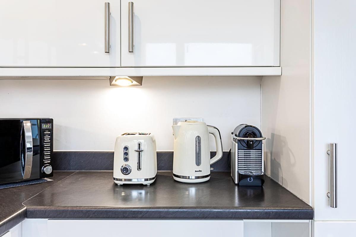 Trendy Queen'S Park Apartment With Views Across London Bagian luar foto