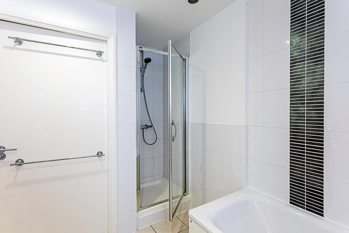 Trendy Queen'S Park Apartment With Views Across London Bagian luar foto