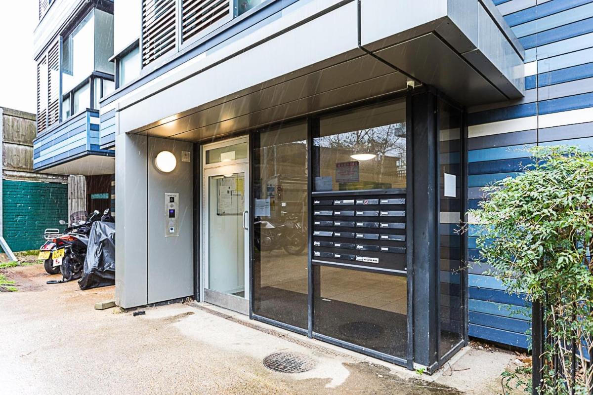 Trendy Queen'S Park Apartment With Views Across London Bagian luar foto