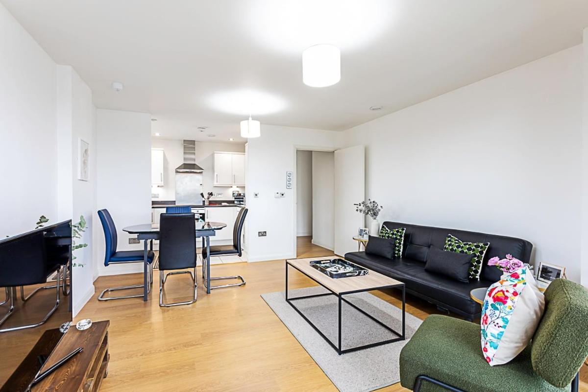 Trendy Queen'S Park Apartment With Views Across London Bagian luar foto